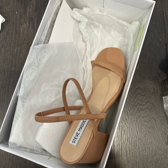 Steve Madden heels, tan, size 7.5 - Picture 2 of 2